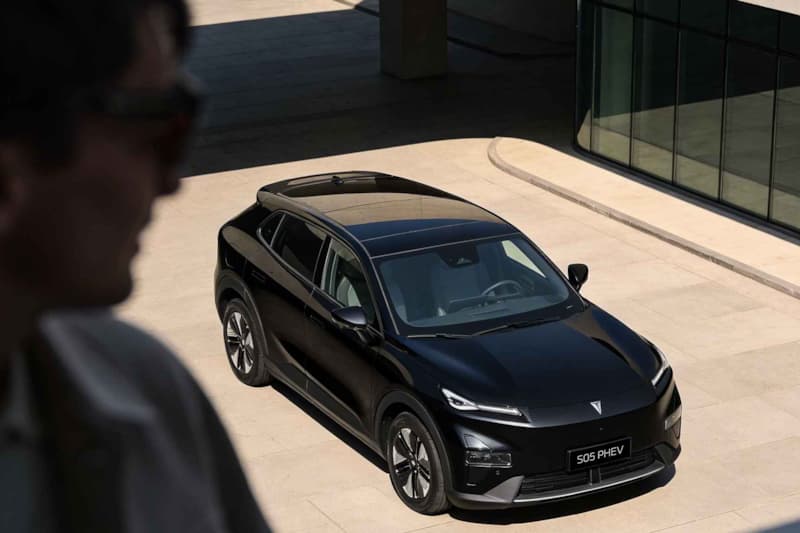 S05_20PHEV_20black_201-3-2